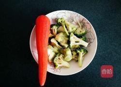 胡萝卜炒西兰花的做法图解1