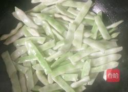 排骨炖豆角土豆的做法图解3