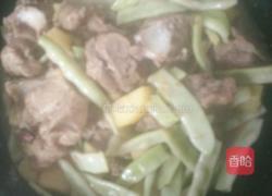 排骨炖豆角土豆的做法图解8