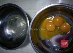 草莓蛋糕卷的做法图解1