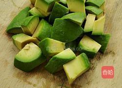 牛油果奶昔的做法图解3