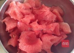 鲜榨西瓜汁的做法图解2