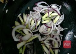 芦笋洋葱炒干鱿鱼的做法图解4