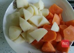 土豆胡萝卜炖五花肉的做法图解2