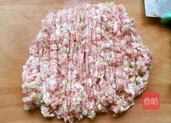 猪肉香菇馅馄饨的做法图解3