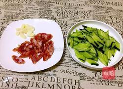 腊肠炒黄瓜的做法图解2