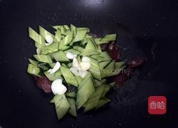 腊肠炒黄瓜的做法图解4