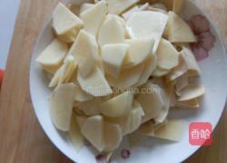 土豆炖干豆腐的做法图解2