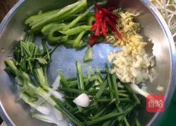 大肠炒豆芽的做法图解3