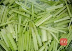 凉拌香芹豆腐干的做法图解3