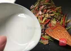 猪肝炒芹菜的做法图解10