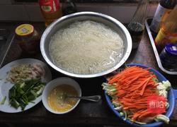 猪蹄炒米粉的做法图解1