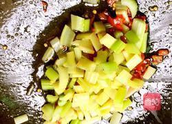 西芹榨菜肉沫的做法图解3