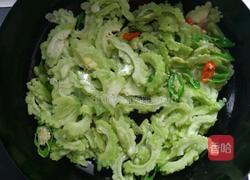 家常辣椒炒苦瓜的做法图解3