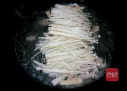 金针菇青菜瘦肉汤的做法图解6