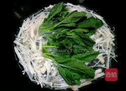 金针菇青菜瘦肉汤的做法图解7