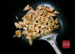 肥肠炒洋葱的做法图解3