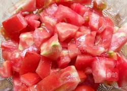酸奶拌番茄的做法图解1