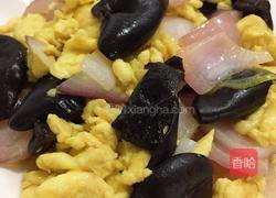 木耳洋葱炒鸡蛋的做法图解1