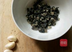 蒜炒田螺肉的做法图解1