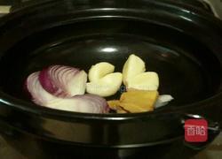 最简单的步骤做一道最鲜美的老干妈鱼头煲(附去腥妙招)的做法图解4