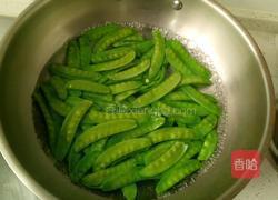 腊肠炒荷兰豆的做法图解4