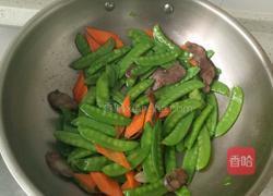 腊肠炒荷兰豆的做法图解7