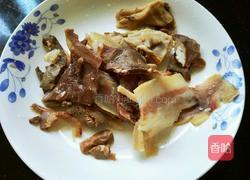 青椒洋葱炒牛杂的做法图解1