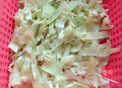 火腿肠炒米粉的做法图解2