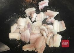 五花肉焖炸豆腐的做法图解2