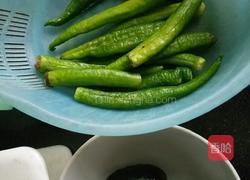 烧辣椒皮蛋的做法图解1