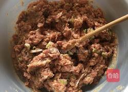 猪肉豇豆馅包子的做法图解2