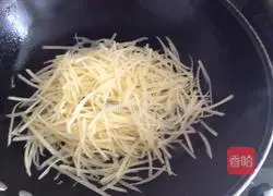 Illustration of how to make sausage and potato shredded burritos 9