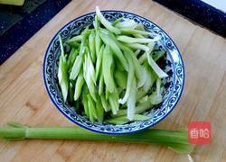 西芹百合炒虾球的做法图解1