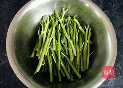 酸辣空心菜梗的做法图解1