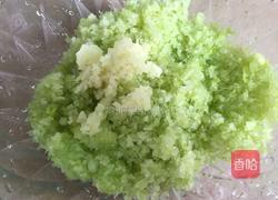 牛肉芹菜饺子的做法图解2