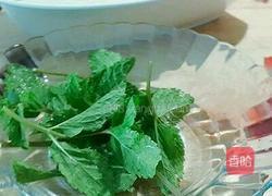 花朵水果冰雪碧特饮的做法图解3