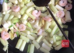 蒲菜炒虾仁的做法图解3