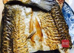 熏鱼红烧肉的做法图解1