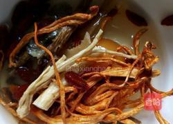 当归炖鸡蛋的做法图解4