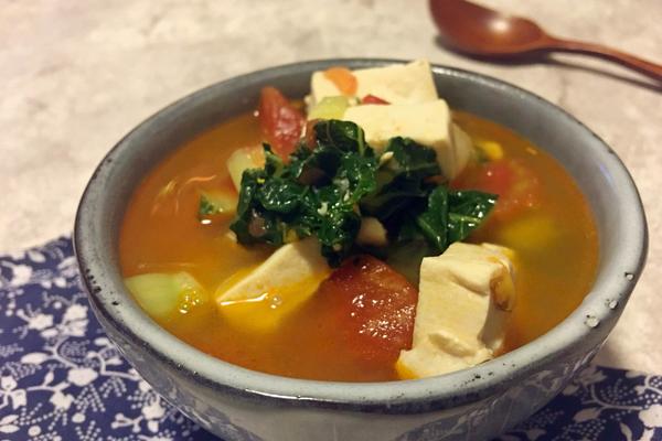 西红柿小白菜豆腐汤