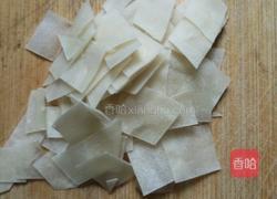 鸡蛋面皮块粥的做法图解2
