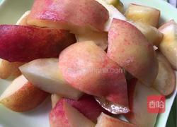 鲜榨桃汁的做法图解3