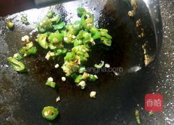 青椒焦香秋葵的做法图解6