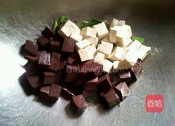 豆腐炒猪血的做法图解3