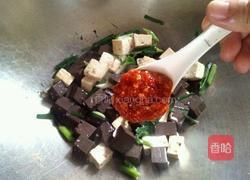 豆腐炒猪血的做法图解5