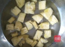 菠萝煮年糕的做法图解3