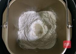 培根口蘑田园披萨的做法图解1