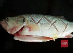 仔姜鲈鱼的做法图解1