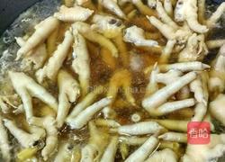 蒜香酸辣鸡脚的做法图解3